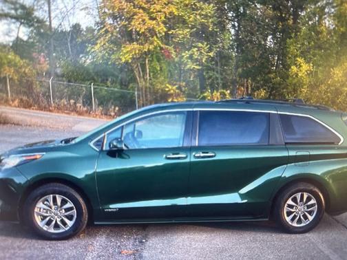 2021 Toyota Sienna XLE 7 Passenger