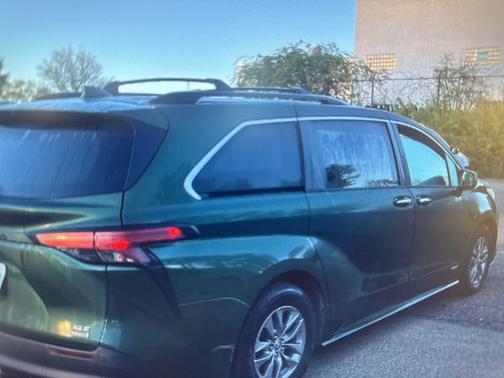 2021 Toyota Sienna XLE 7 Passenger