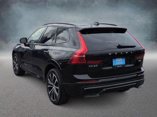 2024 Volvo XC60 B5 Plus Dark Theme