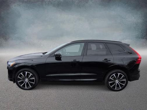 2024 Volvo XC60 B5 Plus Dark Theme