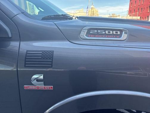 2019 RAM 2500 Laramie Crew Cab 4x4 6'4' Box