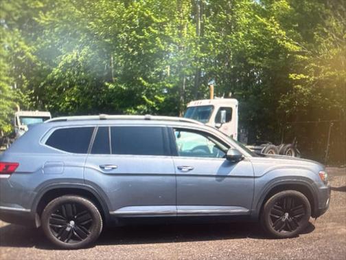 2018 Volkswagen Atlas 3.6L SEL Premium