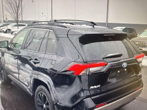 2022 Toyota RAV4 Hybrid SE