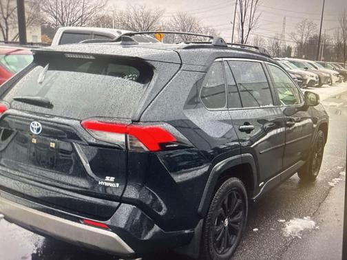 2022 Toyota RAV4 Hybrid SE