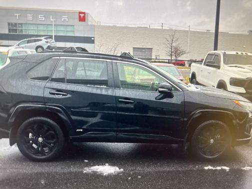 2022 Toyota RAV4 Hybrid SE