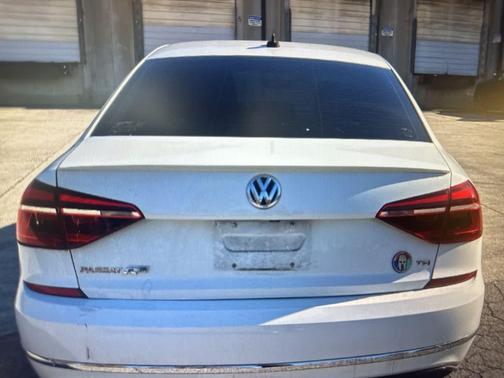 2018 Volkswagen Passat 2.0T R-Line