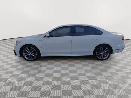 2018 Volkswagen Passat 2.0T R-Line