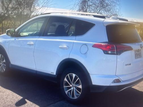 2018 Toyota RAV4 Hybrid XLE