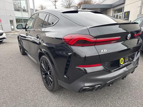 2023 BMW X6 M50i