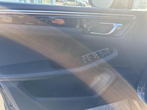 2020 Porsche Macan Base