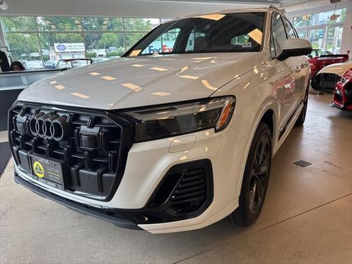 2025 Audi Q7 55 Premium Plus