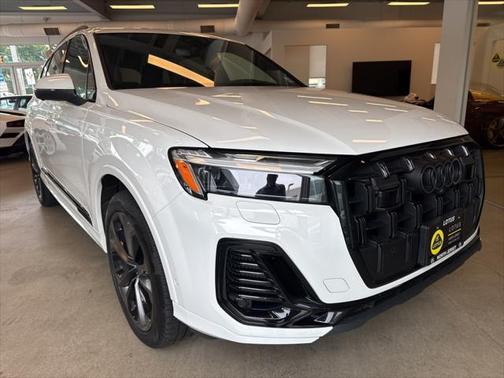 2025 Audi Q7 55 Premium Plus