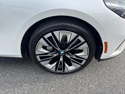 2025 BMW 540 i xDrive