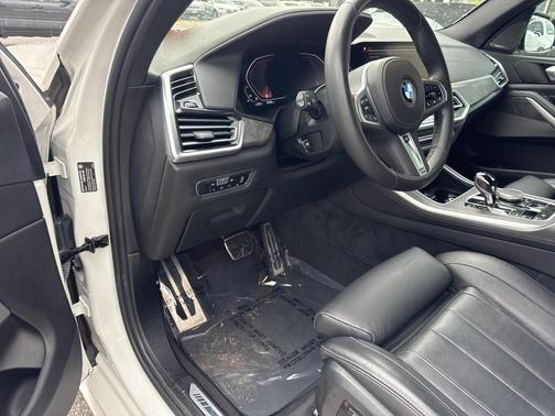 2022 BMW X5 M50i