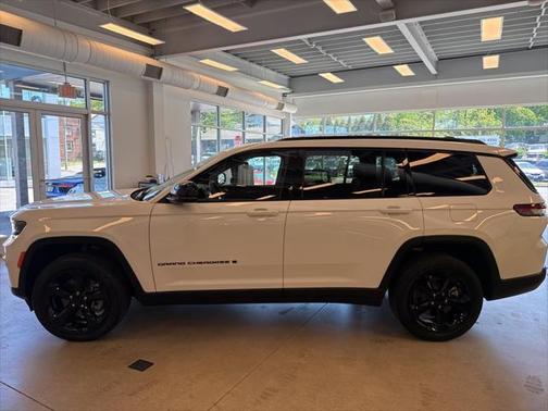 2022 Jeep Grand Cherokee L Altitude