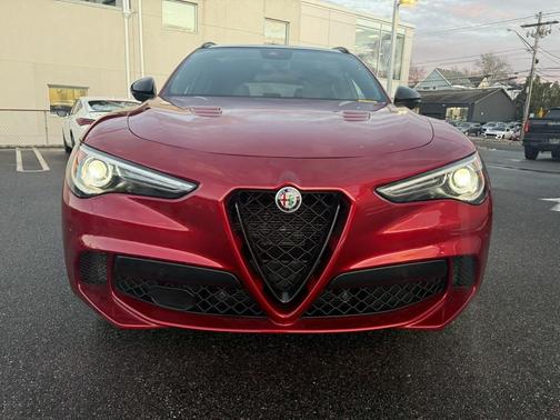 2022 Alfa Romeo Stelvio Quadrifoglio