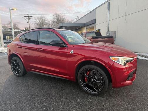 2022 Alfa Romeo Stelvio Quadrifoglio