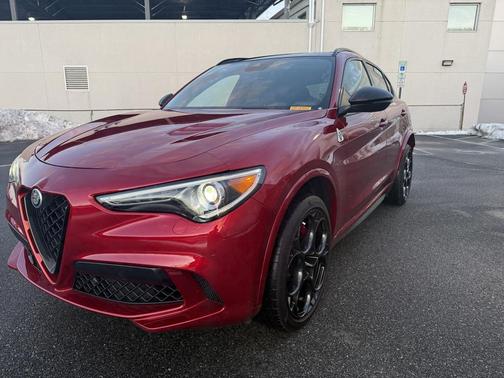 2022 Alfa Romeo Stelvio Quadrifoglio