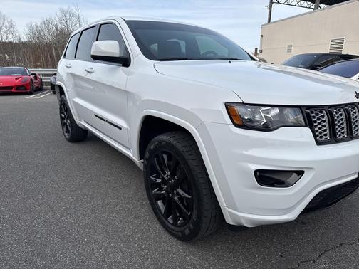 2022 Jeep Grand Cherokee Laredo