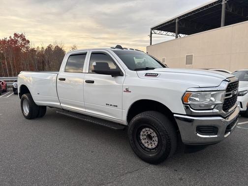2022 RAM 3500 Tradesman Crew Cab 4x4 8' Box