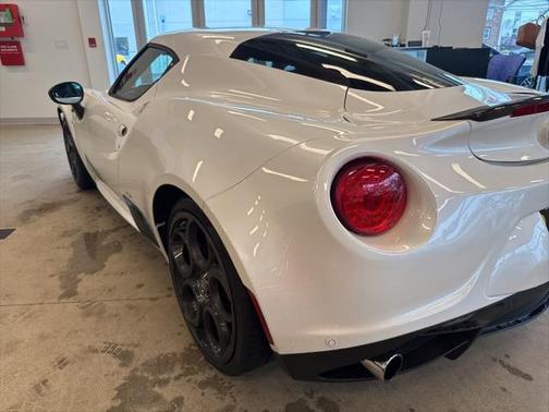 2017 Alfa Romeo 4C Base