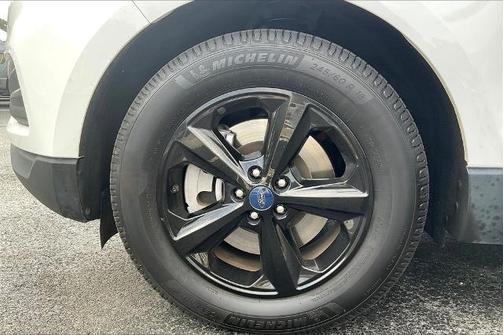 2021 Ford Edge SE