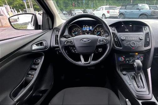 OXFORD WHITE 2018 Ford Focus SE