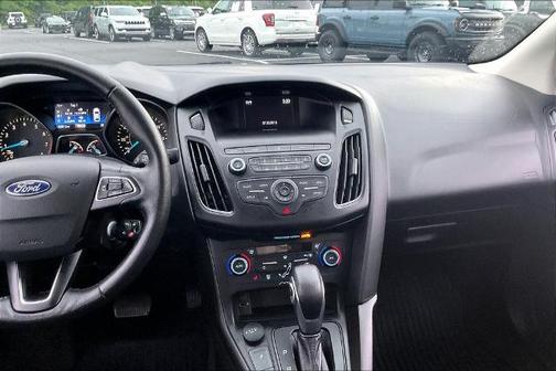 OXFORD WHITE 2018 Ford Focus SE