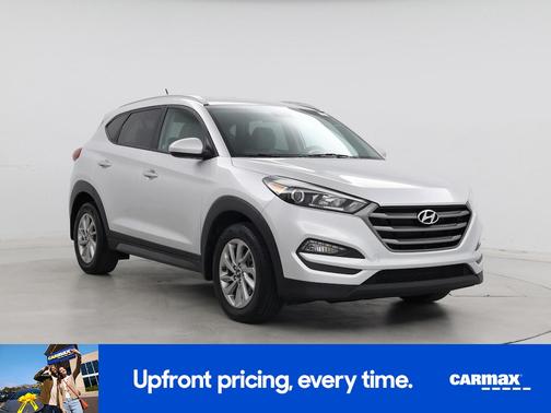 Silver 2016 Hyundai TUCSON SE