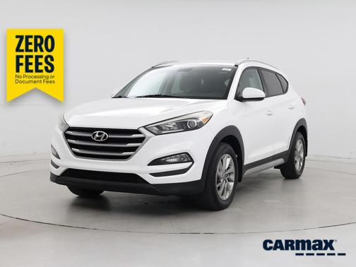 White 2017 Hyundai TUCSON SE