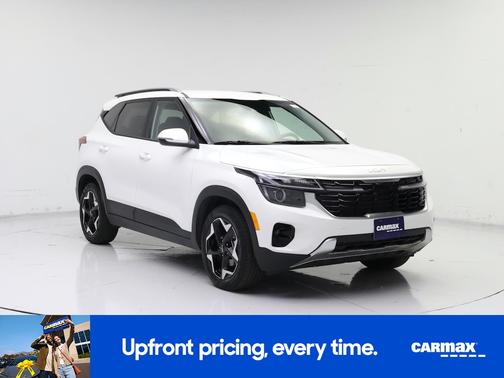 White 2025 Kia Seltos S