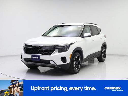 White 2025 Kia Seltos S