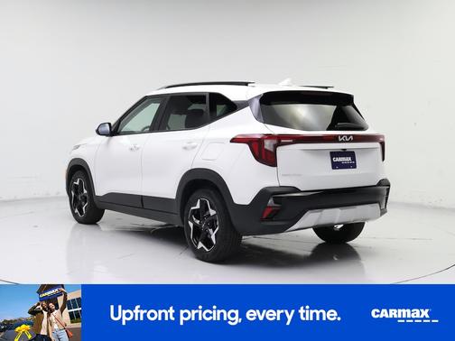 White 2025 Kia Seltos S