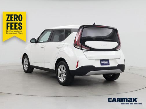 White 2025 Kia Soul LX