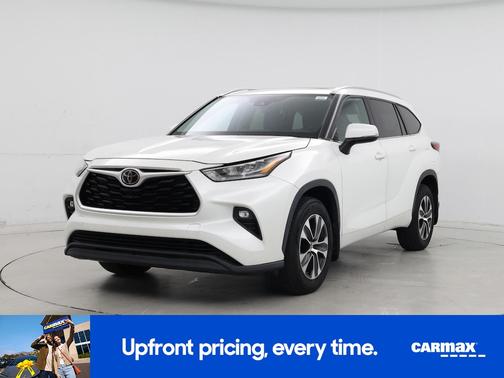 White 2020 Toyota Highlander XLE