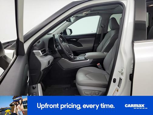 White 2020 Toyota Highlander XLE