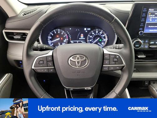 White 2020 Toyota Highlander XLE