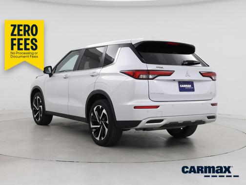 White 2024 Mitsubishi Outlander SE