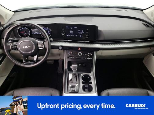 Black 2024 Kia Carnival LX