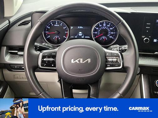 Black 2024 Kia Carnival LX