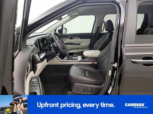 Black 2024 Kia Carnival LX