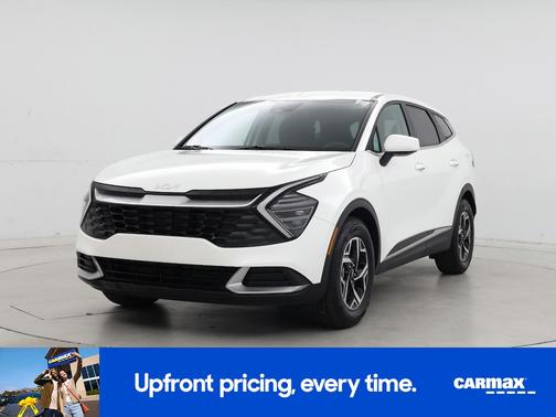 White 2024 Kia Sportage LX