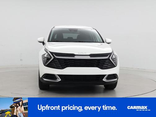 White 2024 Kia Sportage LX