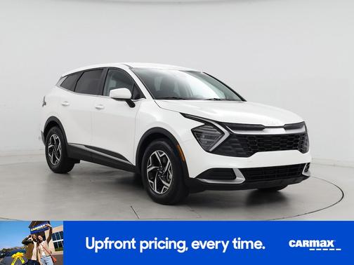 White 2024 Kia Sportage LX