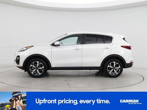 White 2022 Kia Sportage LX
