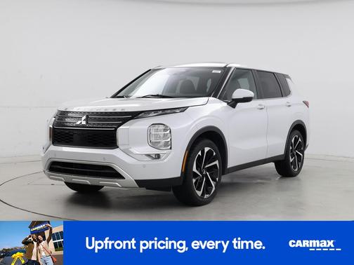 White 2023 Mitsubishi Outlander SE