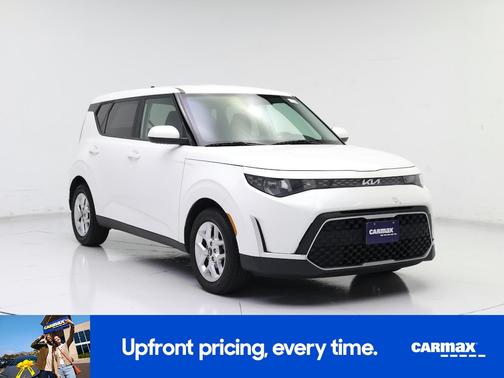 White 2023 Kia Soul LX