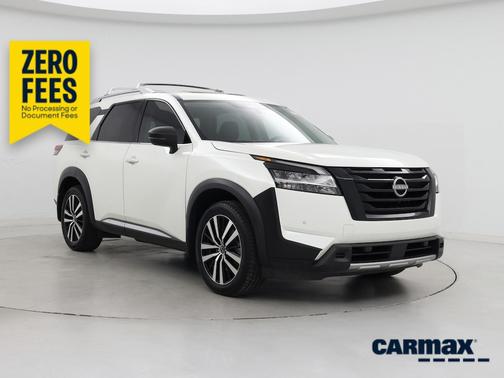 White 2023 Nissan Pathfinder Platinum