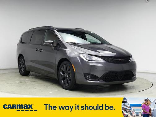 2020 Chrysler Pacifica Red S