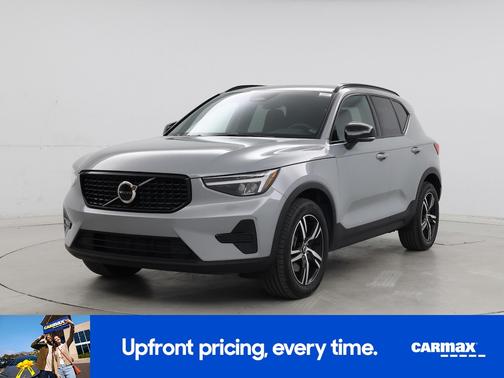 2024 Volvo XC40 B5 Core Dark Theme